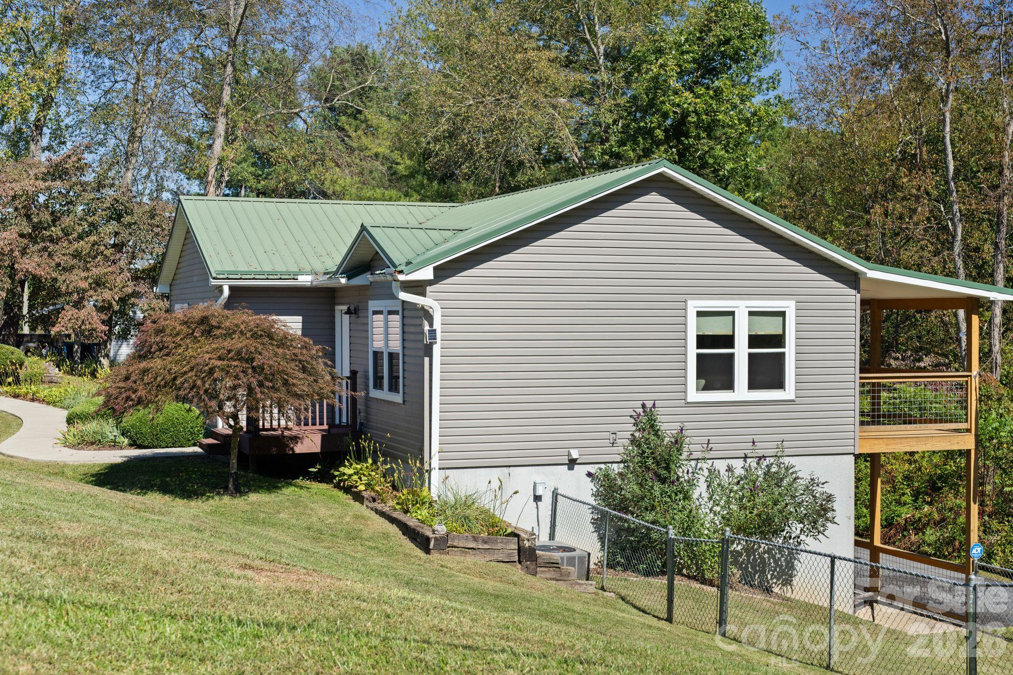 74 Ridgeline Road Clyde, NC 28721 - Photo 4 of 36 Gallery Image 4