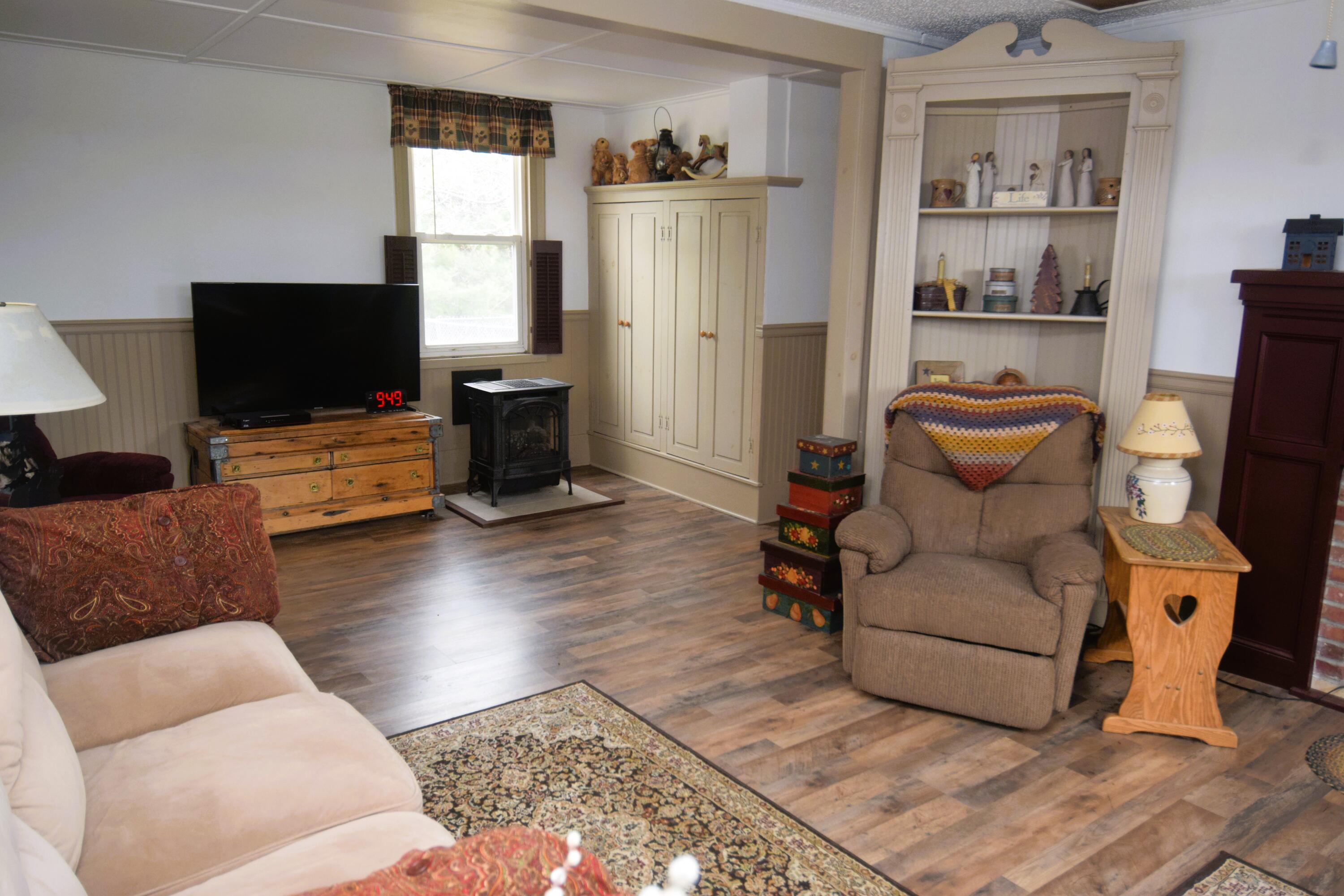457 Lakewood Road Madison, ME 04950 - Photo 33 of 81 Living Room