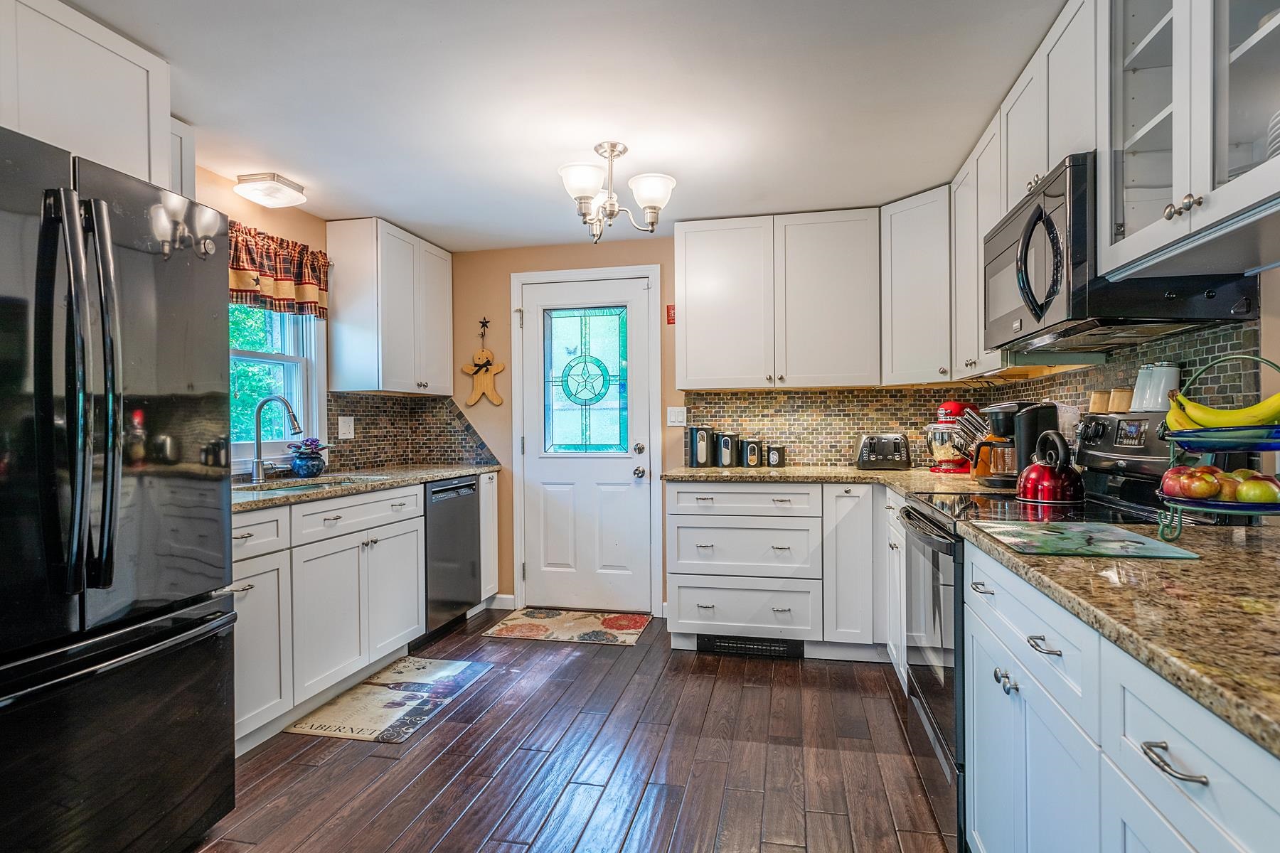 393 Morse Hill Road Dorset, VT 05253 - Photo 2 of 25