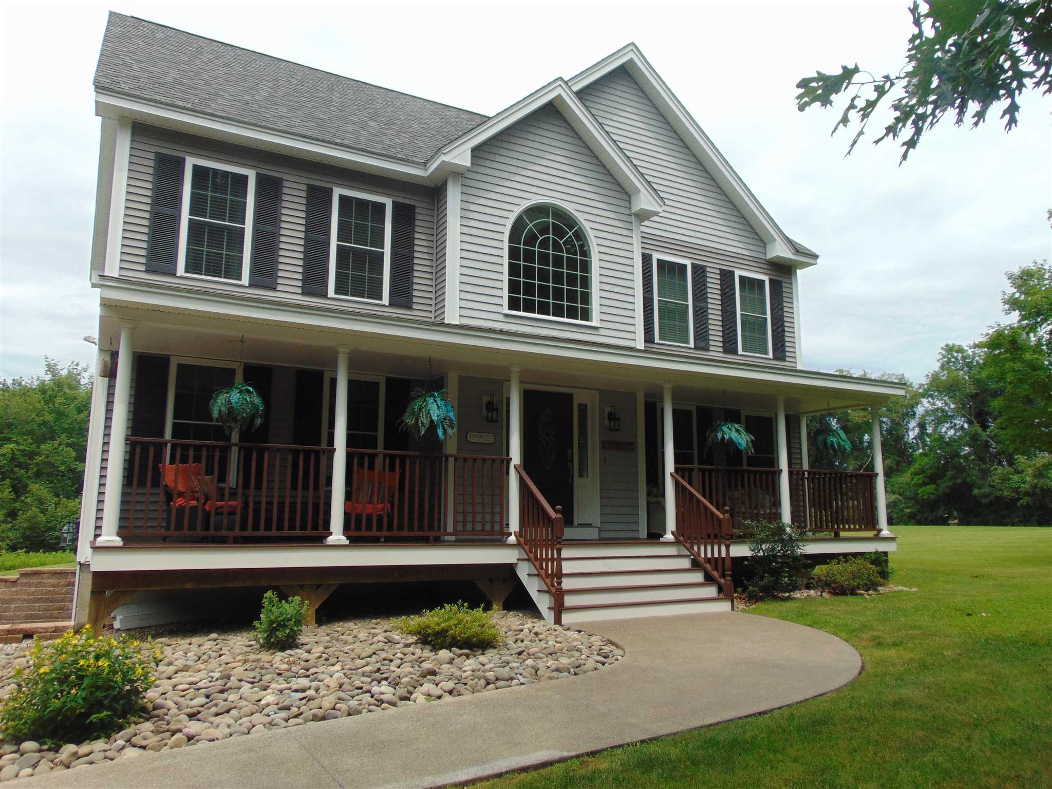 106 Hampstead Road Derry, NH 03038 - Photo 1 of 40