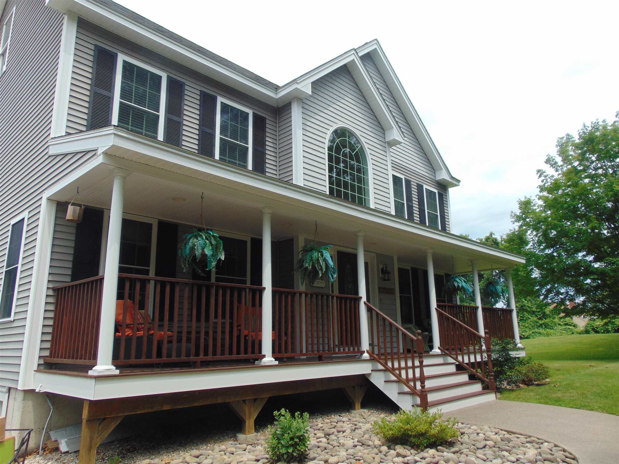 106 Hampstead Road Derry, NH 03038 - Photo 2 of 40
