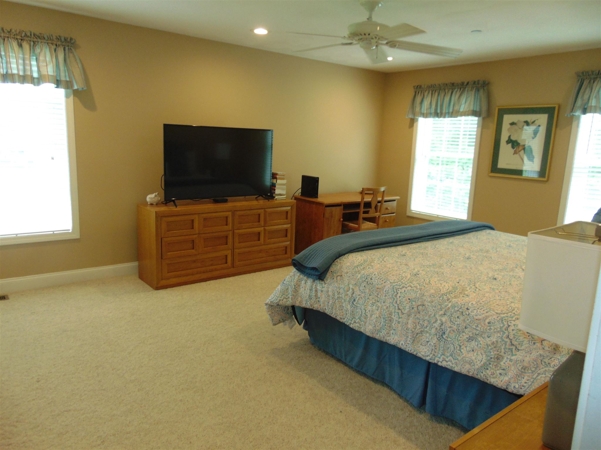 106 Hampstead Road Derry, NH 03038 - Photo 29 of 40