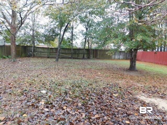 514 Linda Court Foley, AL 36535 - Photo 11 of 17 Large Back Yard