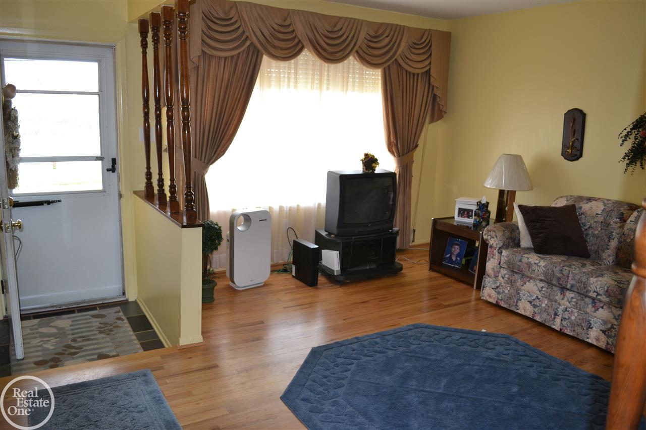 2733 Common Road Warren, MI 48092 - Photo 4 of 17