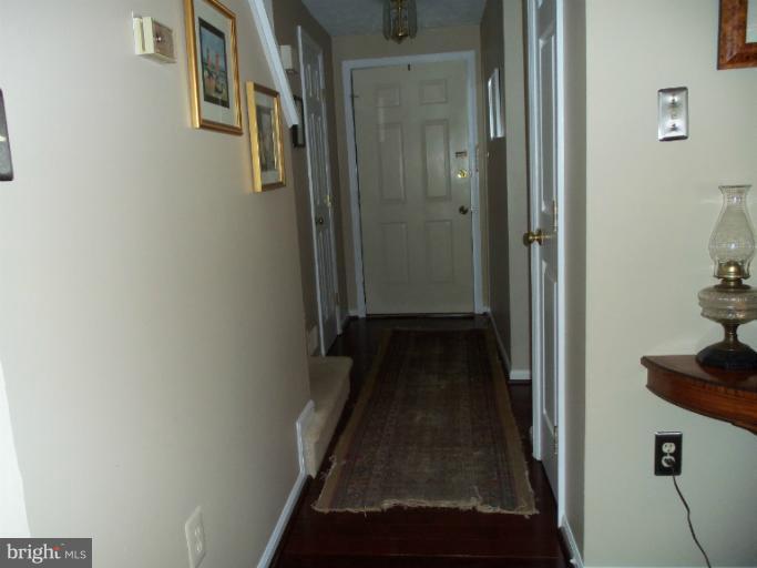 580 Quaker Ridge Court Arnold, MD 21012 - Photo 1 of 26 Entry hallway