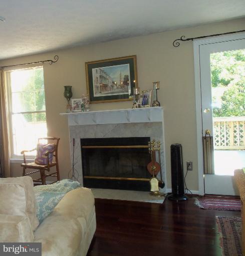 580 Quaker Ridge Court Arnold, MD 21012 - Photo 12 of 26 Living Room with fireplace