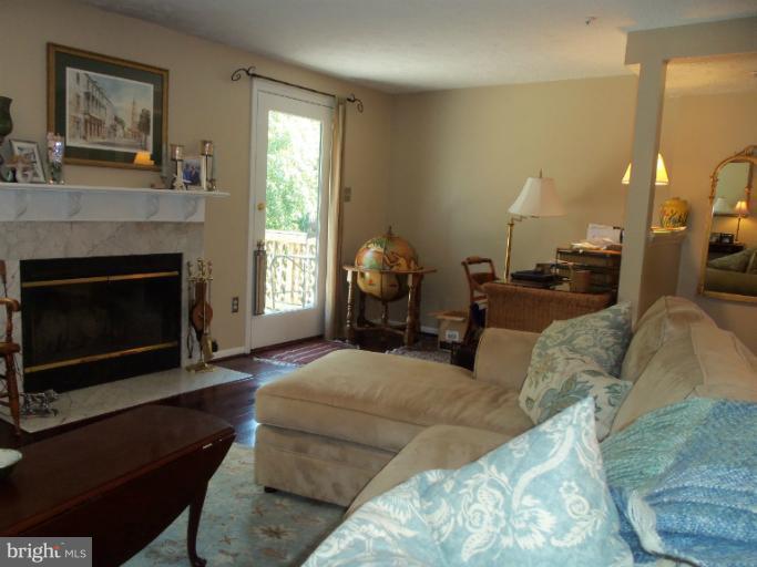 580 Quaker Ridge Court Arnold, MD 21012 - Photo 17 of 26 Living Room