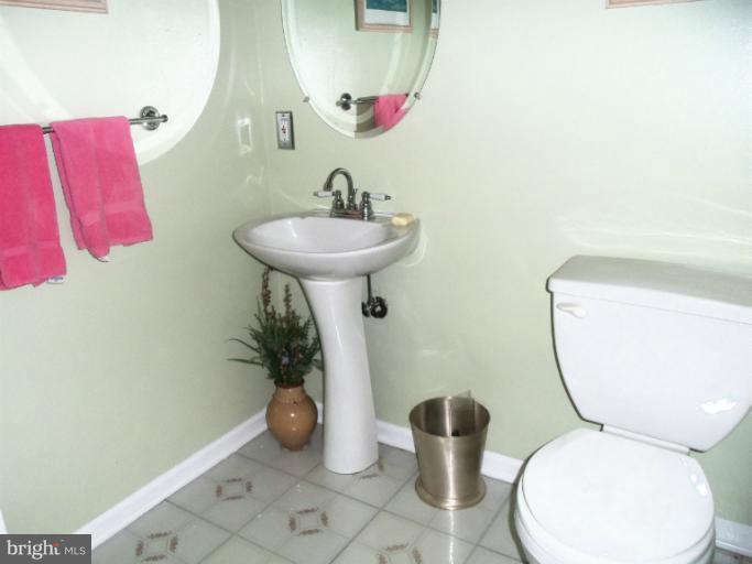 580 Quaker Ridge Court Arnold, MD 21012 - Photo 18 of 26 Lower level powder room