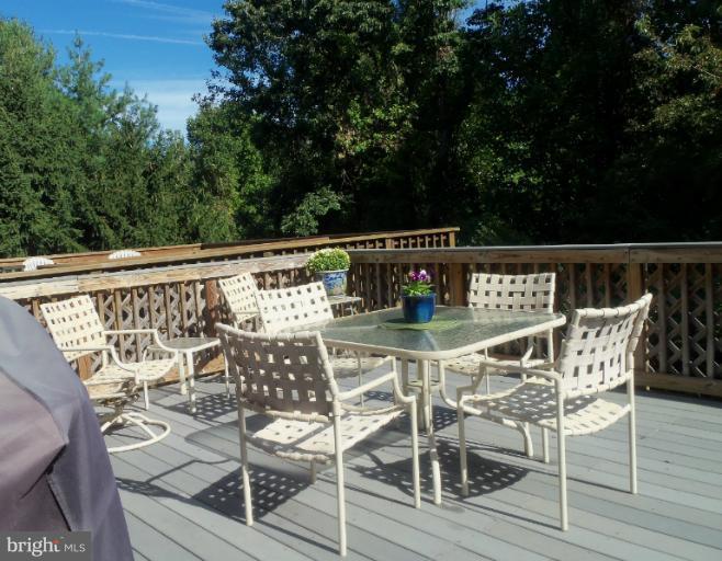 580 Quaker Ridge Court Arnold, MD 21012 - Photo 4 of 26 Private rear deck