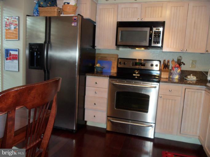 580 Quaker Ridge Court Arnold, MD 21012 - Photo 5 of 26 Maple cabinets