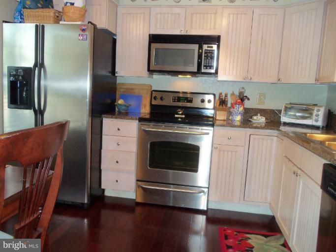 580 Quaker Ridge Court Arnold, MD 21012 - Photo 10 of 26 Kitchen w cherry floors