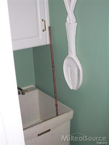 1079 Hemlock Drive Rochester, MI 48307 - Photo 42 of 53 35.jpg