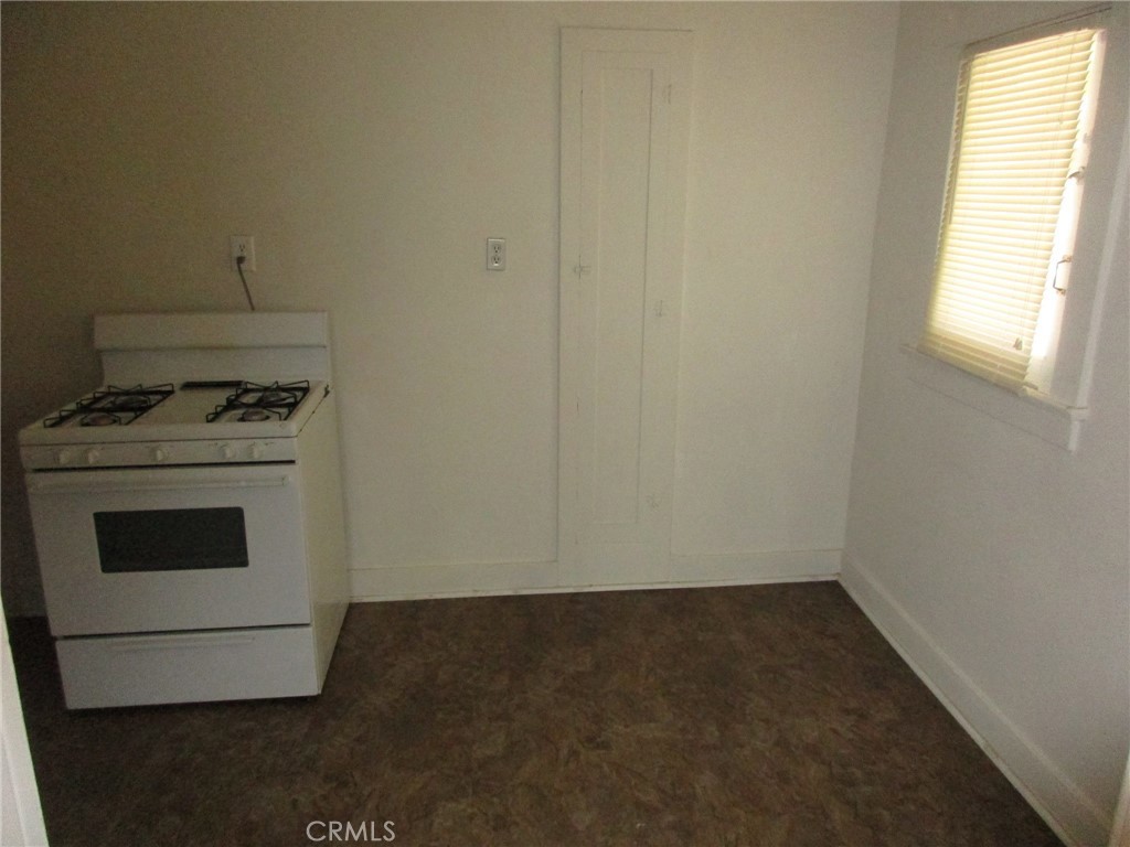 3076 Lemon Street Riverside, CA 92501 - Photo 14 of 28 3078 - KITCHEN
