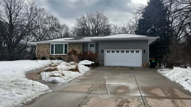 $464,900 | 6529 41st Avenue North, Crystal, MN 55427