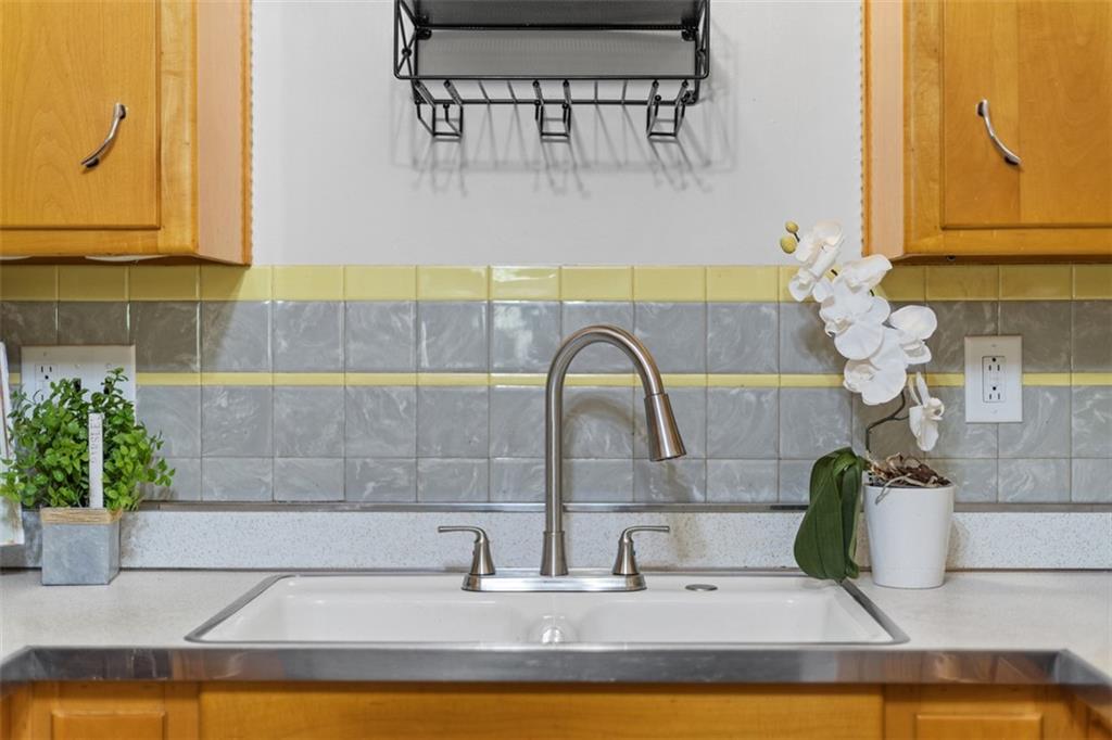 185 Ridgeview Drive Aliquippa, PA 15001 - Photo 11 of 41 Gallery Image 11