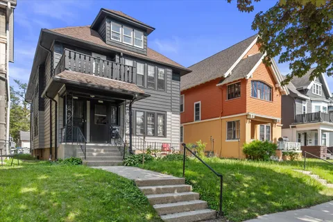 $525,000 | 2960 North Maryland Avenue, Unit 2962, Milwaukee, WI 53211