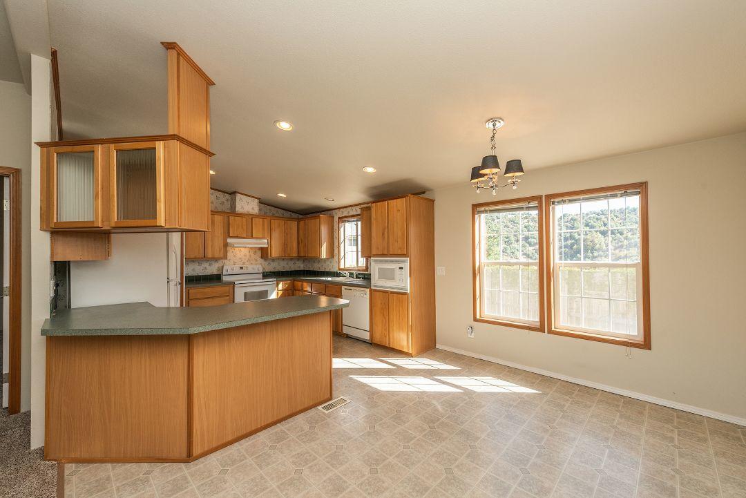 22169 Backbone Road Redding, CA 96003 - Photo 6 of 49 IMG-9685
