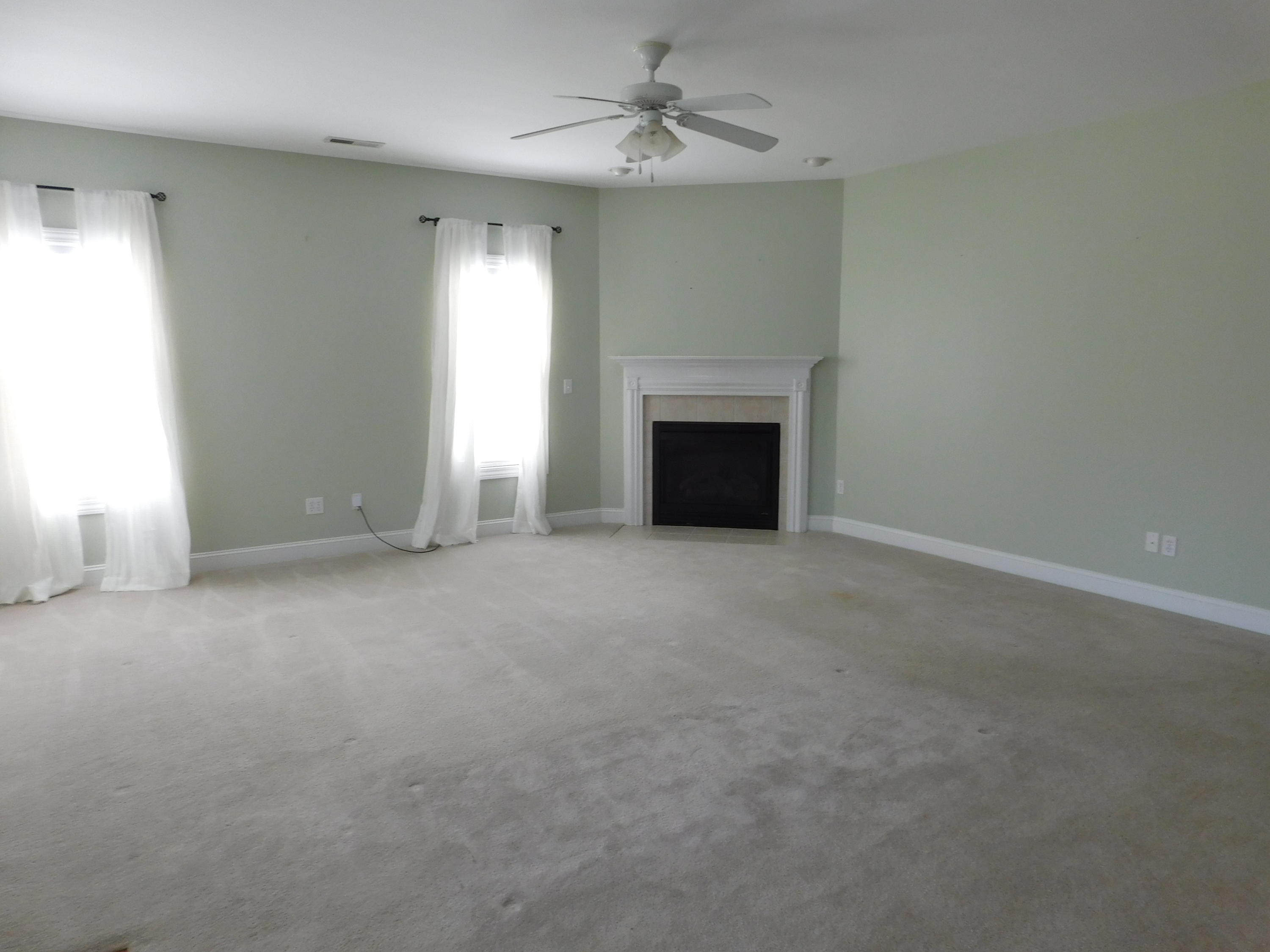 110 Fallberry Street Oak Ridge, TN 37830 - Photo 3 of 24 Living Room w/ Gas Fireplace