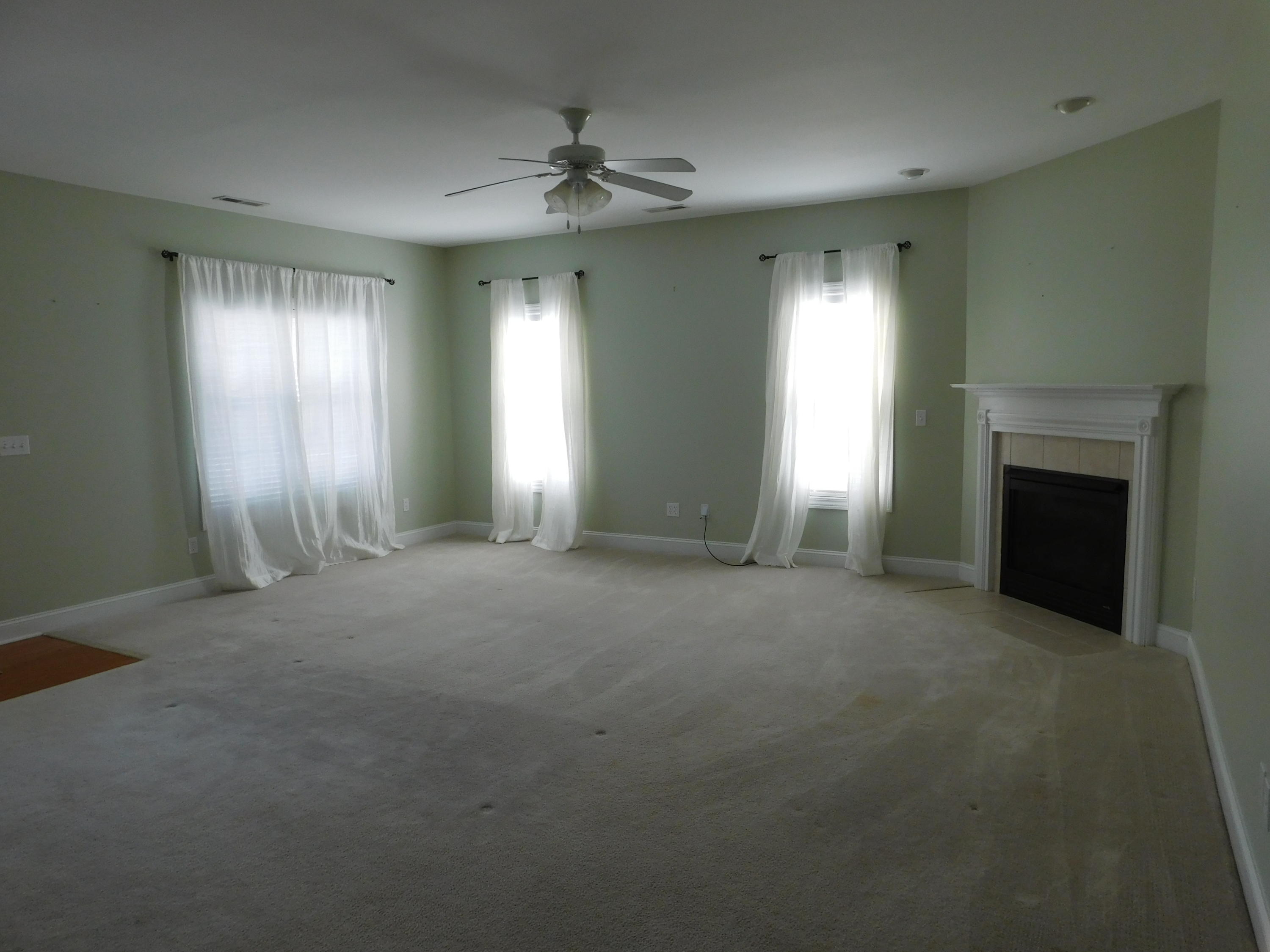 110 Fallberry Street Oak Ridge, TN 37830 - Photo 5 of 24 Living Room w/ lots of Natural Light