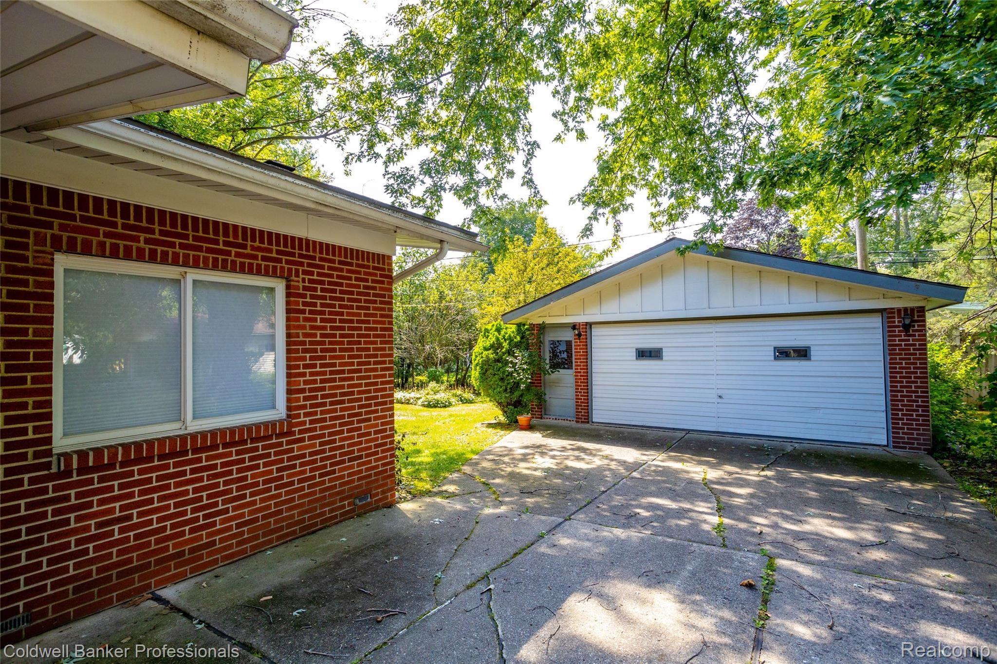 29739 Fall River Road Southfield, MI 48076 - Photo 26 of 34 29739 Fall River L004.jpg