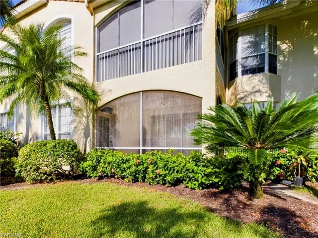 a view of backyard with garden