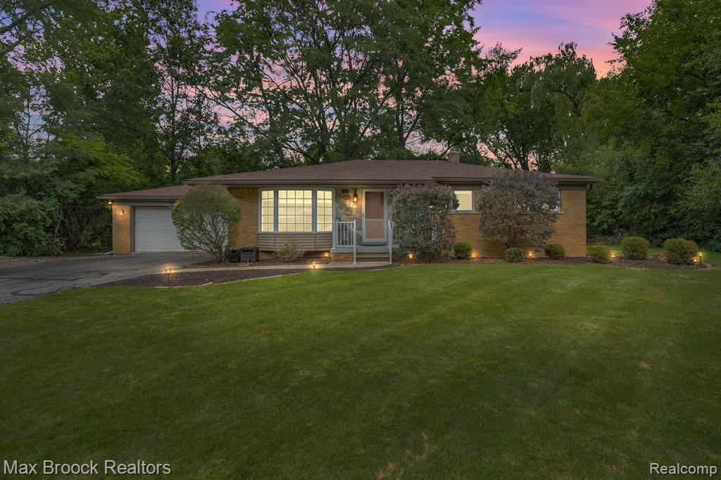 32560 Hearthstone Road Farmington, MI 48334 - Photo 2 of 31