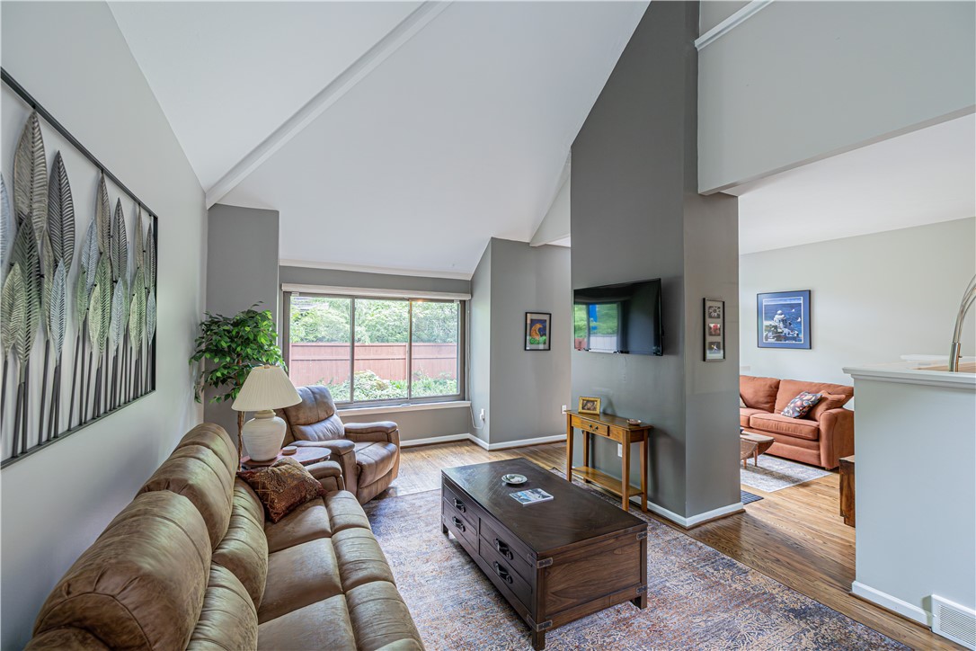 957 East Avenue Rochester, NY 14607 - Photo 5 of 27
