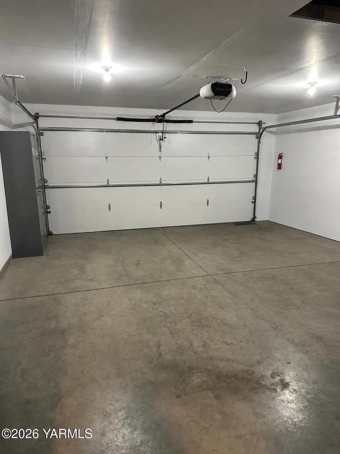 514 Cascade Avenue Moxee, WA 98936 - Photo 22 of 25 a view of a garage
