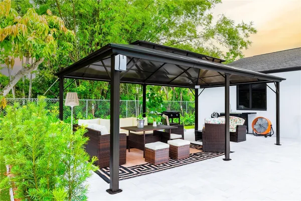 $1,600,000 | 18840 Southwest 218th Street, Miami, FL 33170