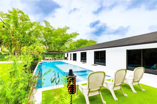 $1,600,000 | 18840 Southwest 218th Street, Miami, FL 33170