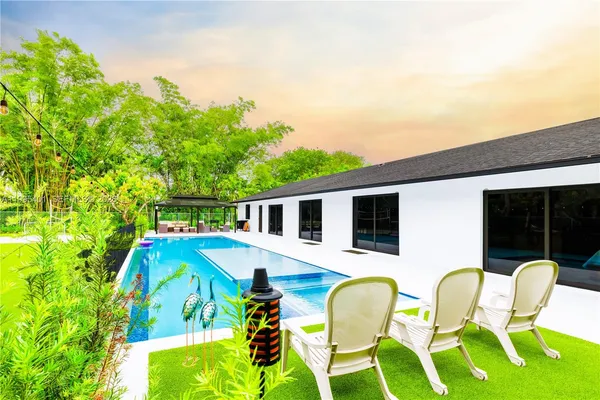 $1,600,000 | 18840 Southwest 218th Street, Miami, FL 33170