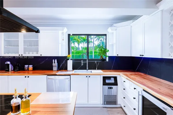 $1,600,000 | 18840 Southwest 218th Street, Miami, FL 33170