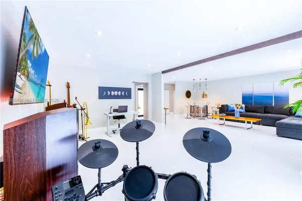 $1,600,000 | 18840 Southwest 218th Street, Miami, FL 33170