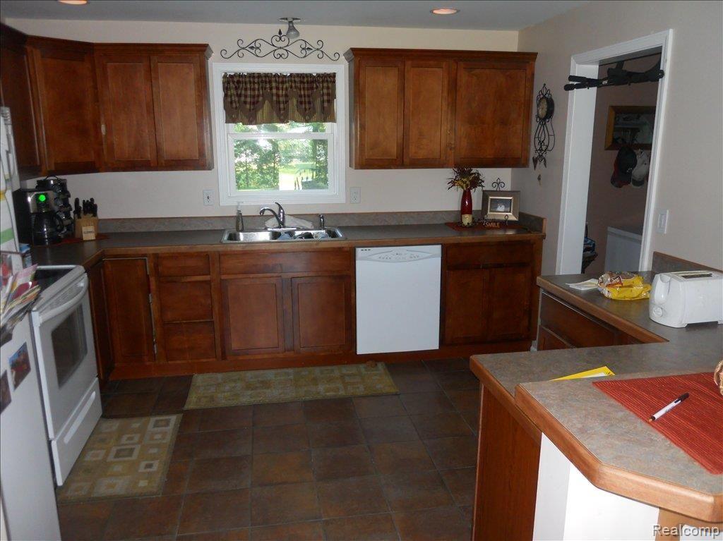 29 East Miller Road Sandusky, MI 48471 - Photo 2 of 16 View Of Kitchen