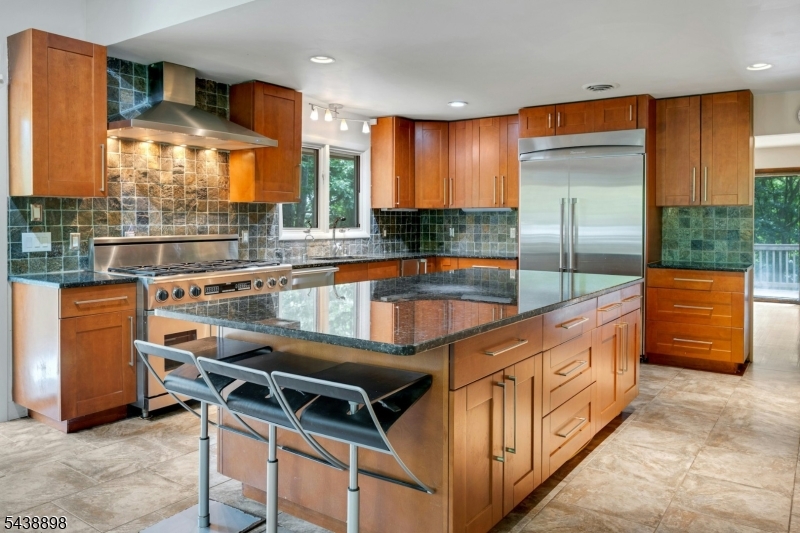 737 Ridge Road Butler, NJ 07405 - Photo 10 of 36 Gallery Image 10