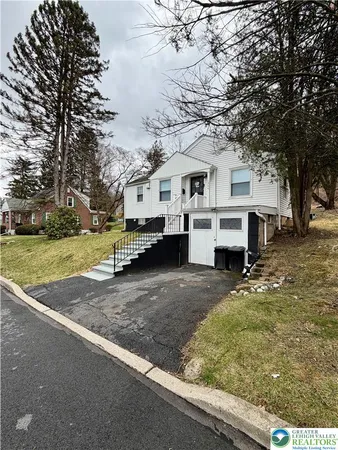 $1,800 | 1344 Moravia Street, Fountain Hill, PA 18015