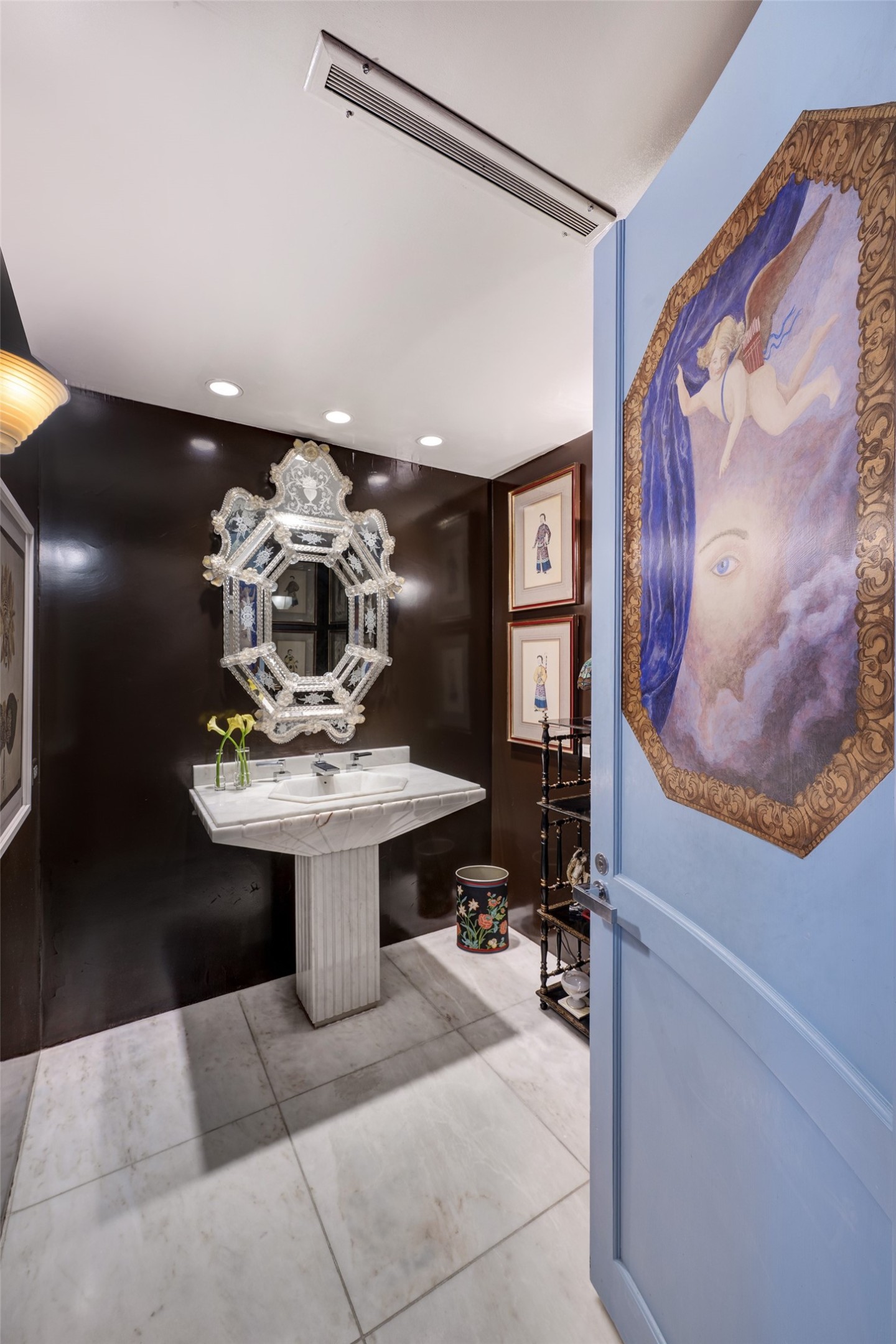 1814 Larchmont Road Houston, TX 77019 - Photo 11 of 29 a bathroom with a sink and mirror with bathtub