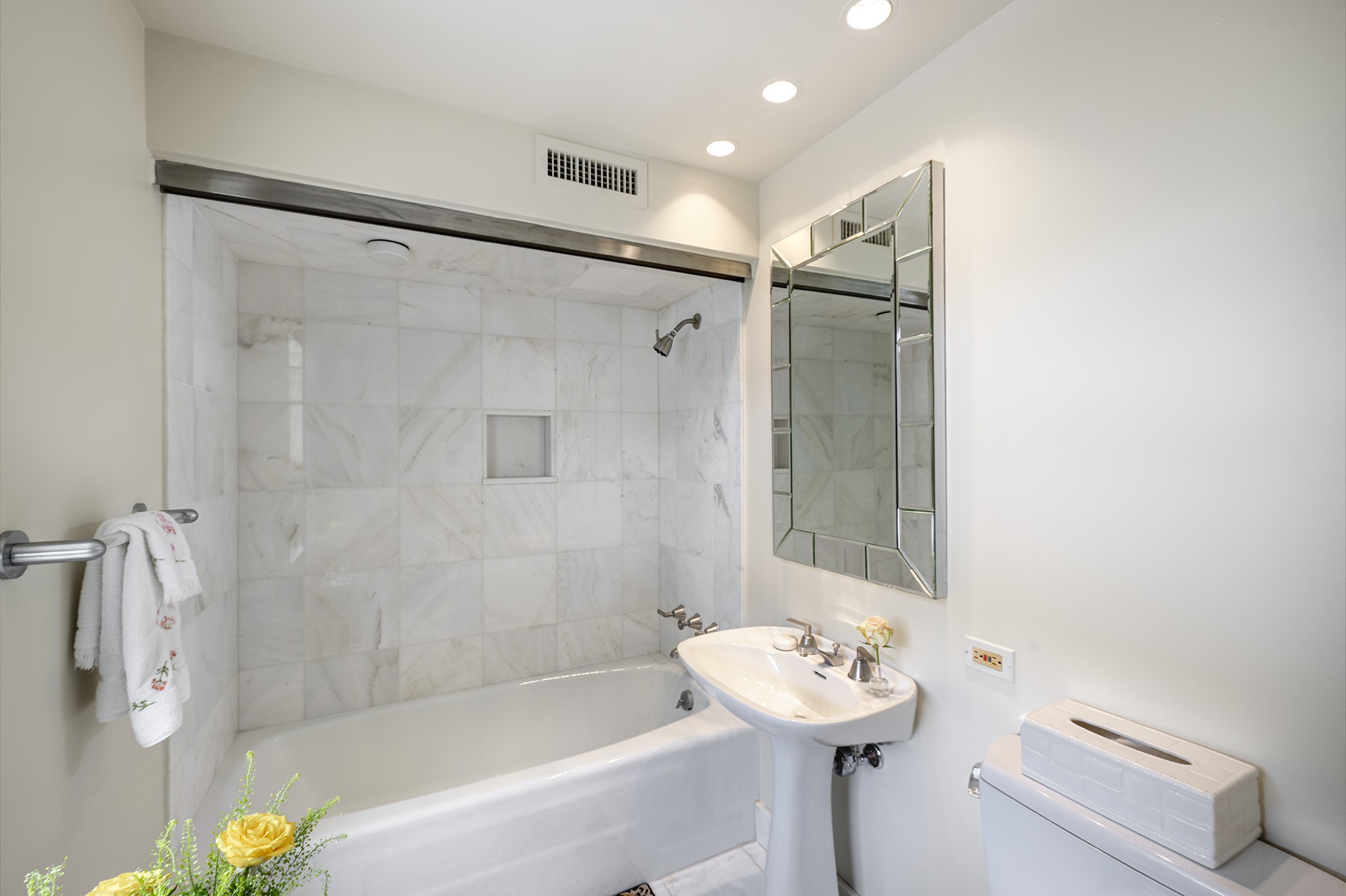 1814 Larchmont Road Houston, TX 77019 - Photo 21 of 29 a bathroom with a sink mirror and a bathtub