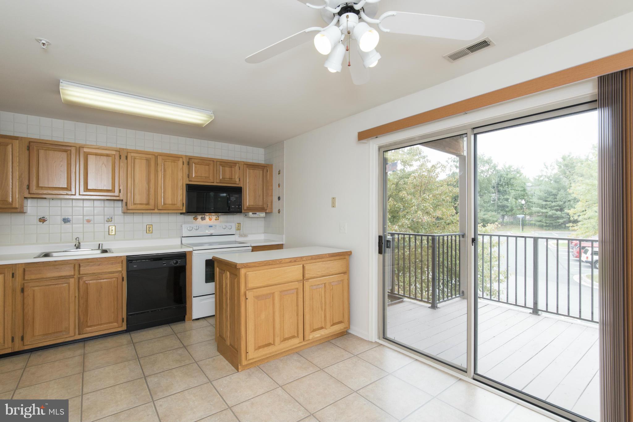 3901 Darleigh Road, Unit 2E Baltimore, MD 21236 - Photo 11 of 30 Kitchen