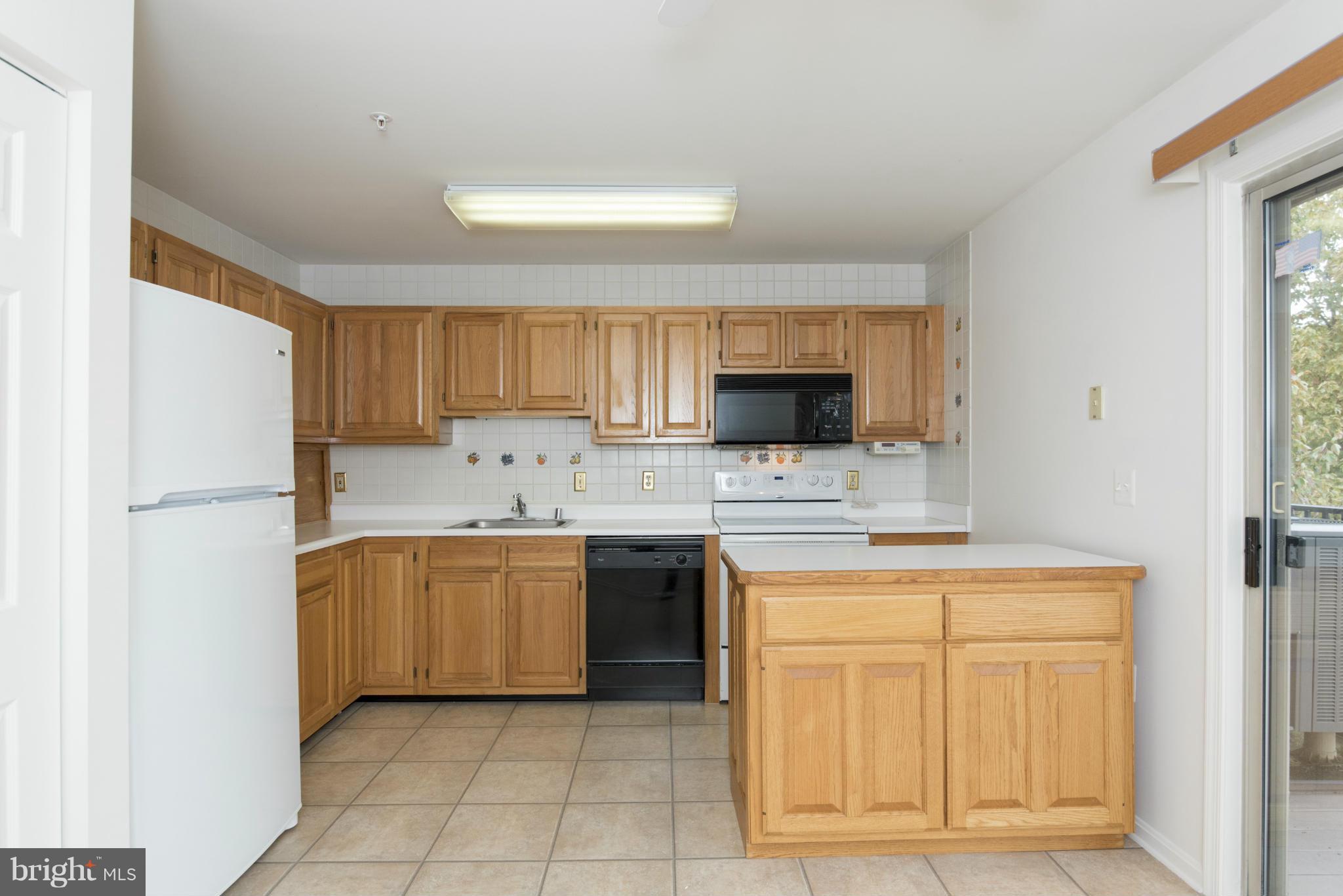 3901 Darleigh Road, Unit 2E Baltimore, MD 21236 - Photo 12 of 30 Kitchen