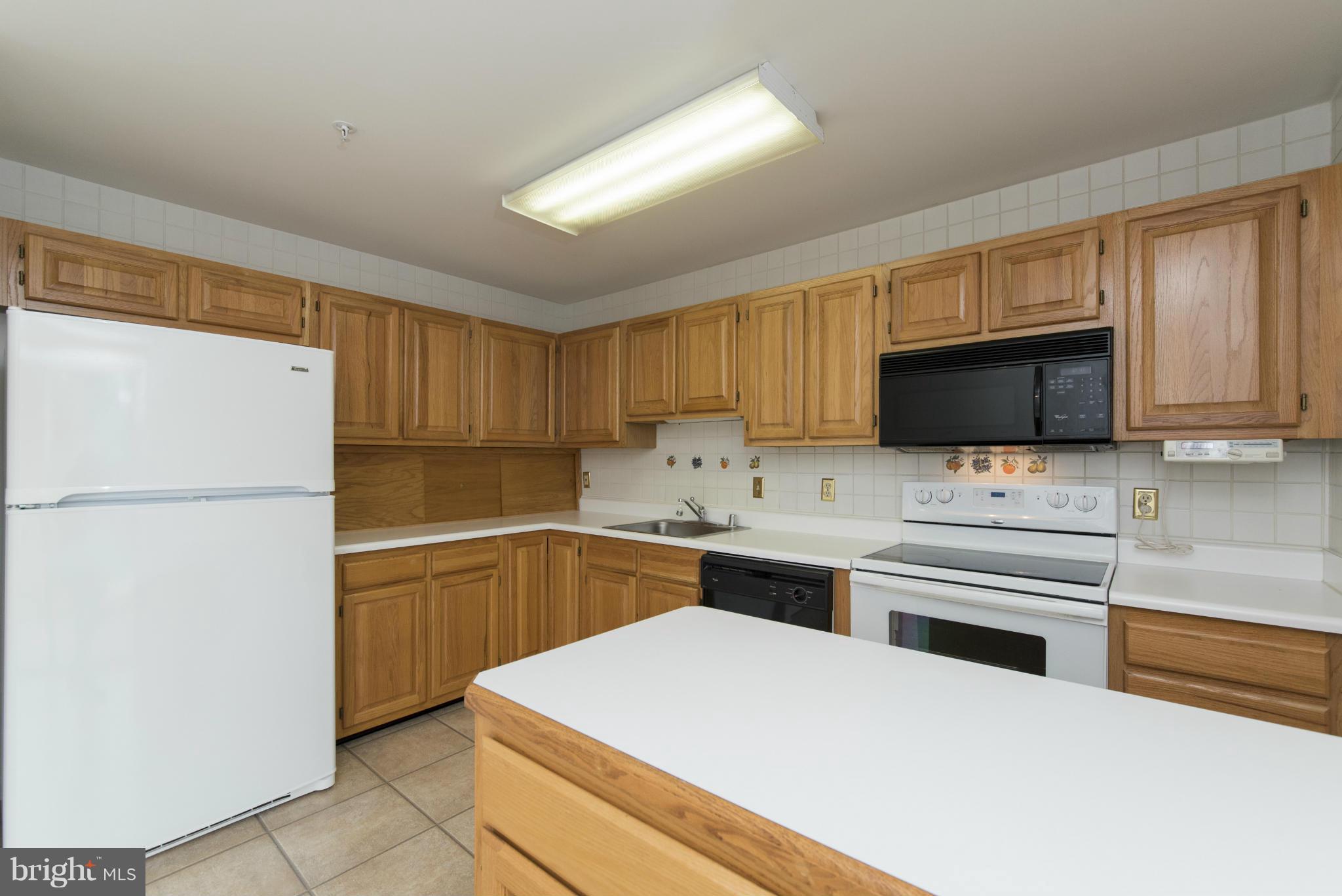 3901 Darleigh Road, Unit 2E Baltimore, MD 21236 - Photo 14 of 30 Kitchen