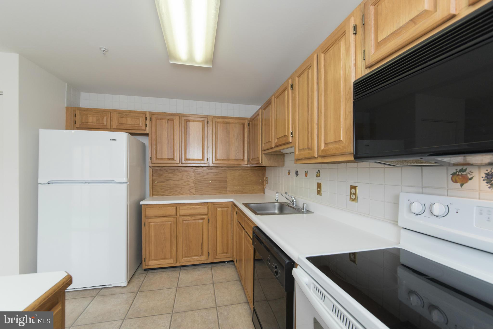 3901 Darleigh Road, Unit 2E Baltimore, MD 21236 - Photo 15 of 30 Kitchen