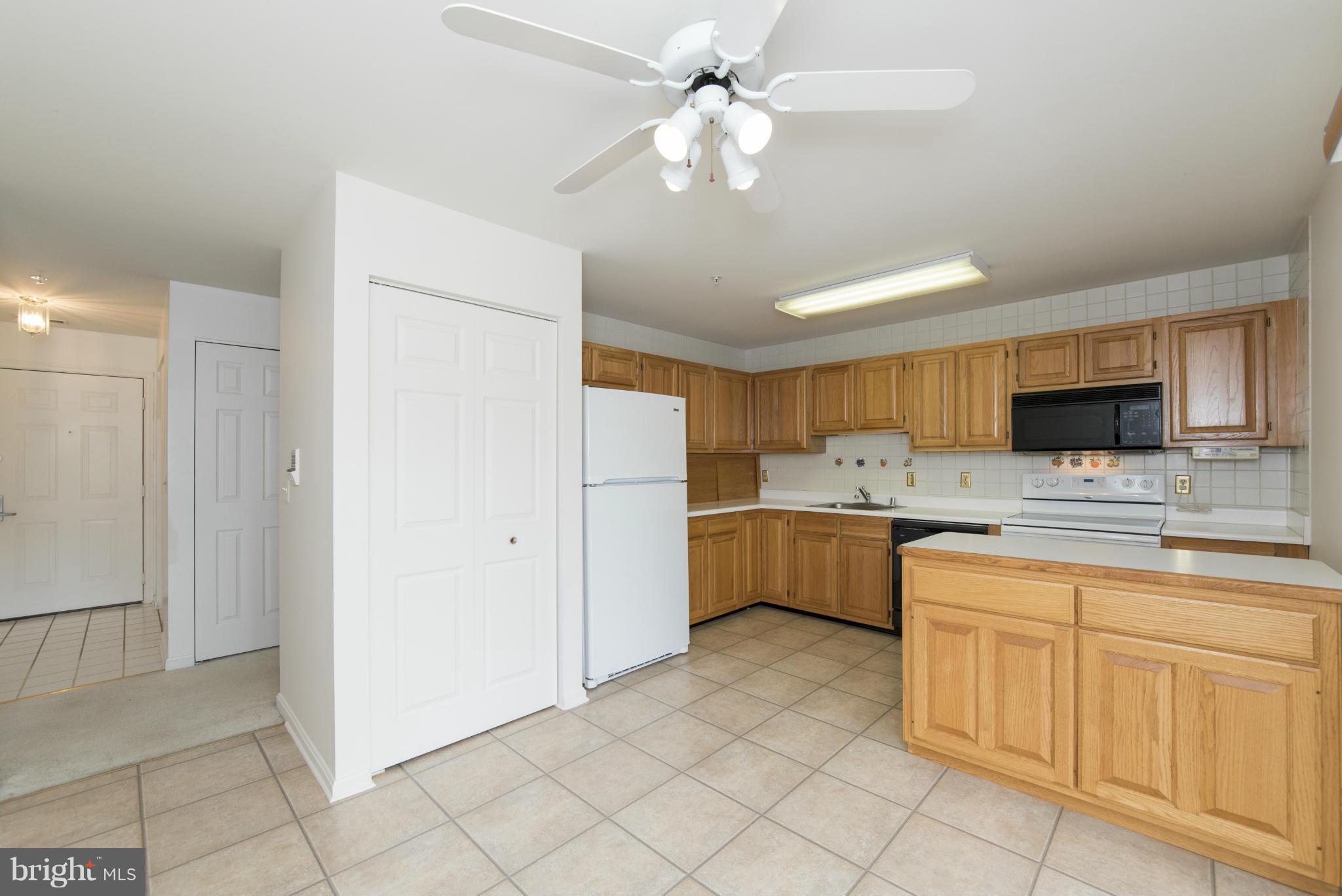 3901 Darleigh Road, Unit 2E Baltimore, MD 21236 - Photo 17 of 30 Kitchen