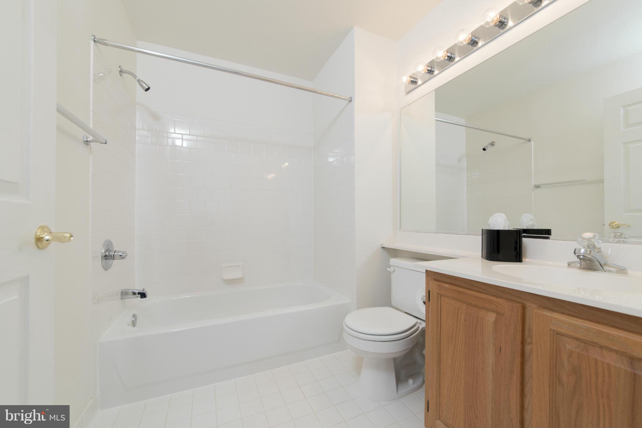 3901 Darleigh Road, Unit 2E Baltimore, MD 21236 - Photo 25 of 30 Bath