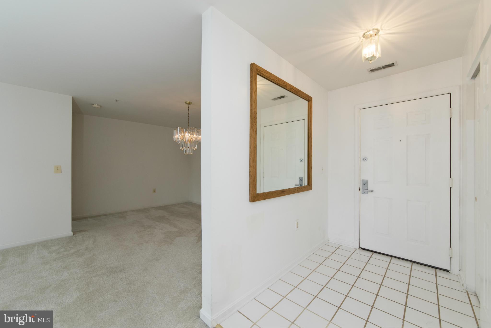 3901 Darleigh Road, Unit 2E Baltimore, MD 21236 - Photo 5 of 30 Foyer