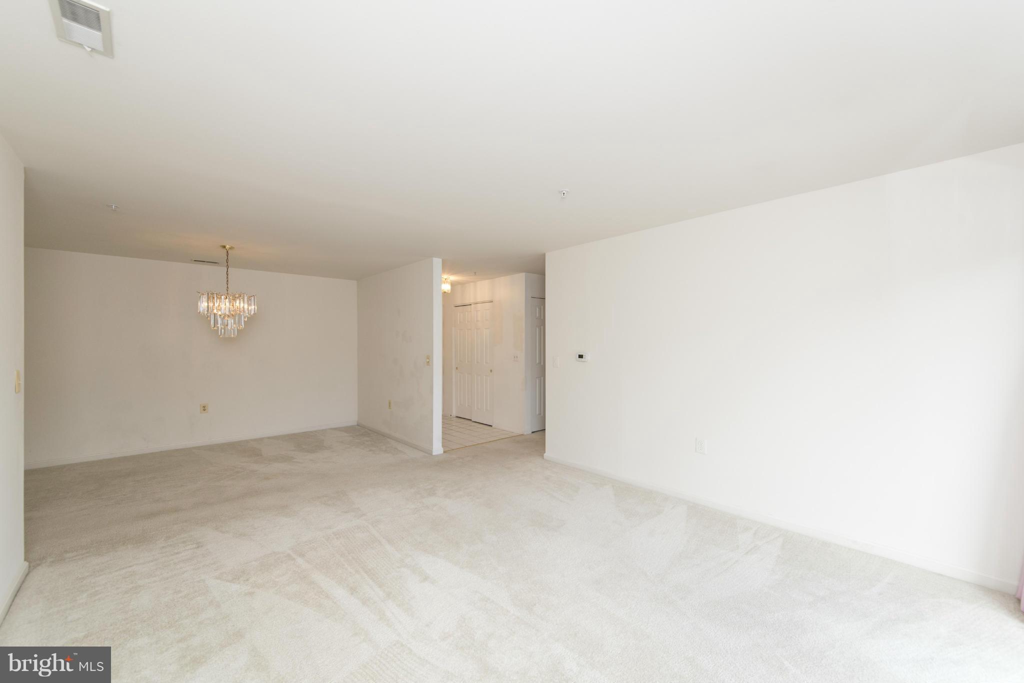 3901 Darleigh Road, Unit 2E Baltimore, MD 21236 - Photo 6 of 30 Living Room