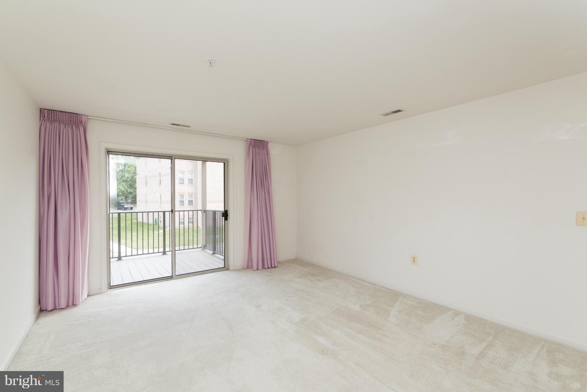 3901 Darleigh Road, Unit 2E Baltimore, MD 21236 - Photo 7 of 30 Living Room