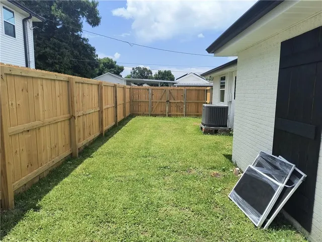 $1,300 | 1800 Stafford Street, Unit B, Gretna, LA 70053