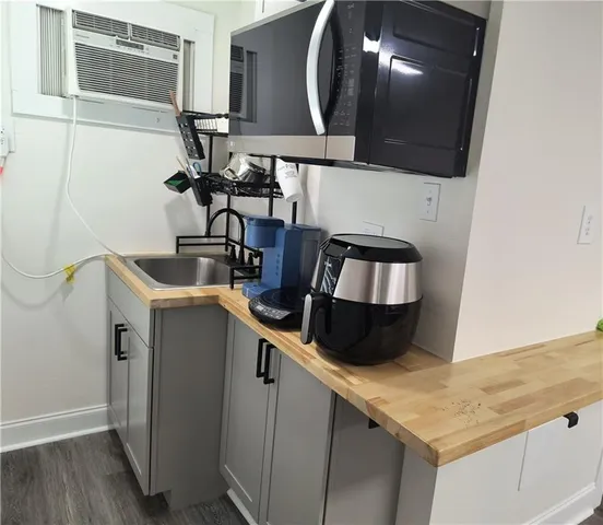 $1,300 | 1800 Stafford Street, Unit B, Gretna, LA 70053