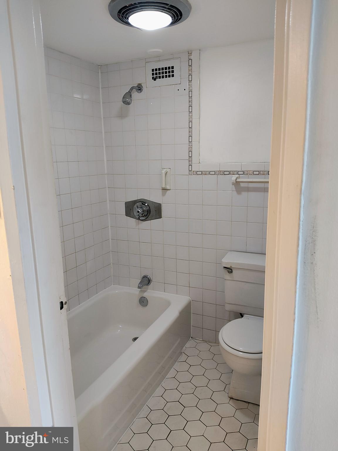 3900 West Ford Road, Unit 10H Philadelphia, PA 19131 - Photo 11 of 13 Gallery Image 11